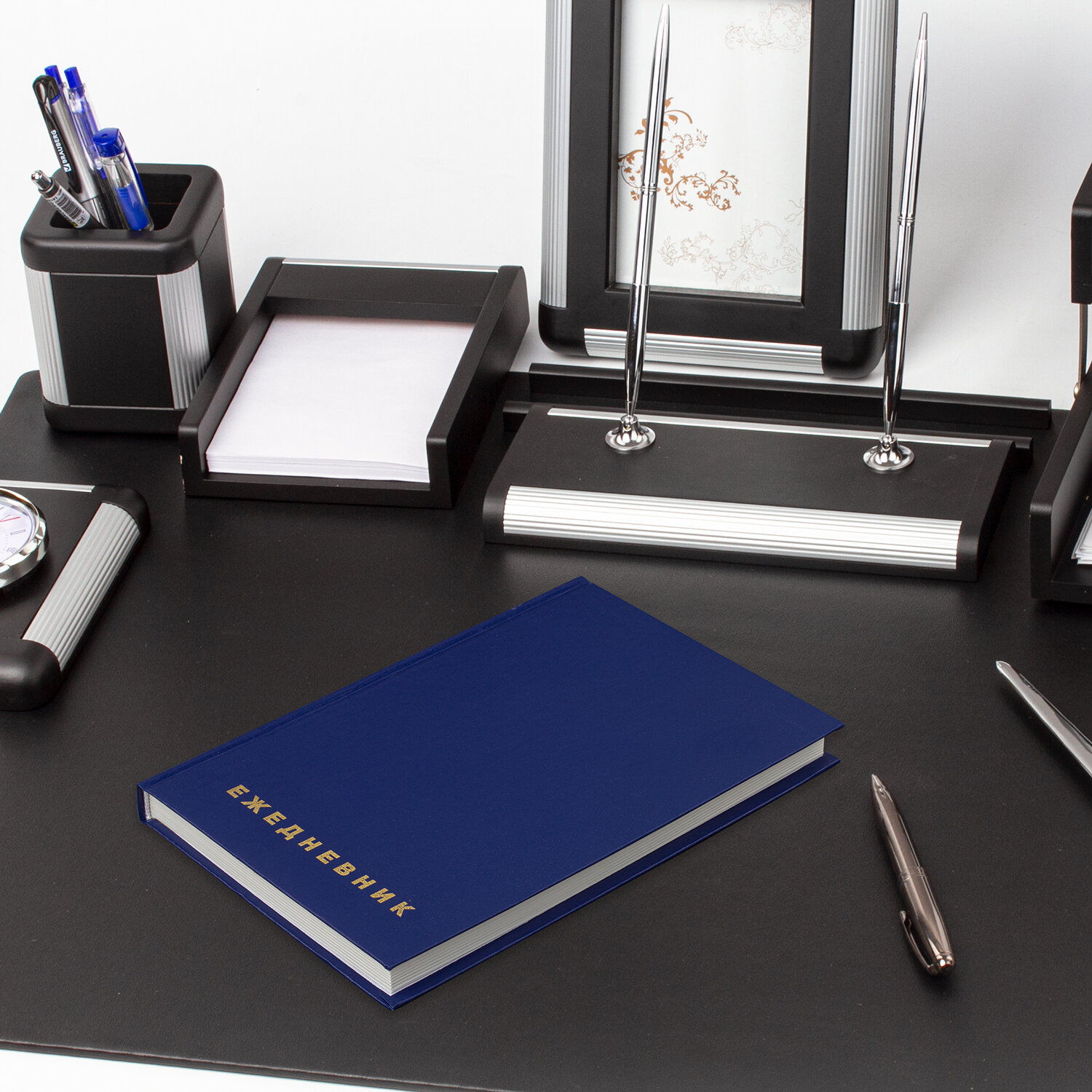 Ежедневник недатированный А5 145х215 мм BRAUBERG бумвинил, 160 л.